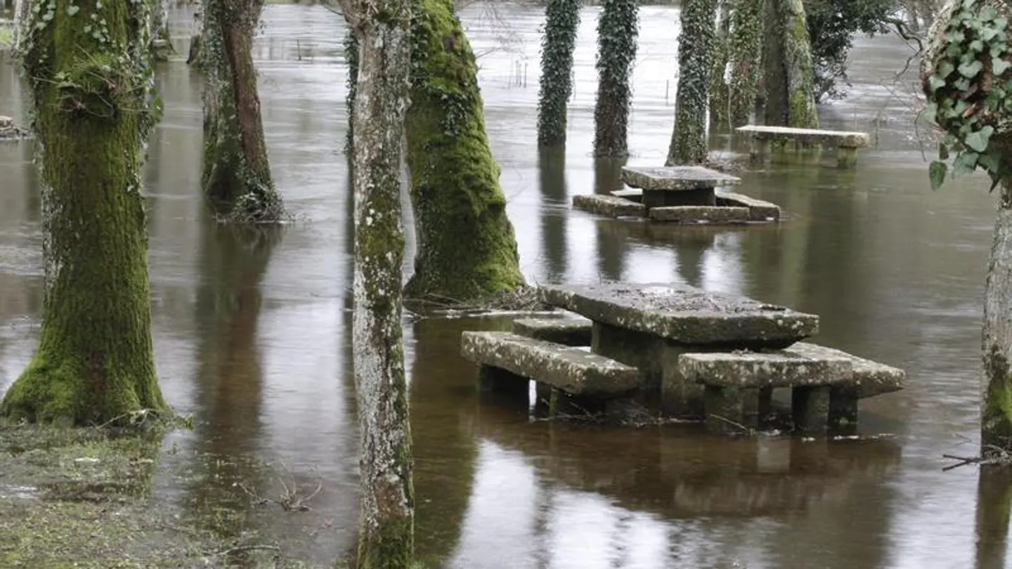 El río Miño en Santa Isabel en Outeiro de Rei El río Miño en Santa Isabel en Outeiro de Rei