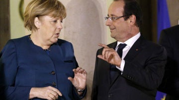 Hollande, Merkel y Barroso hablarán sobre Ucrania en su reunión de París