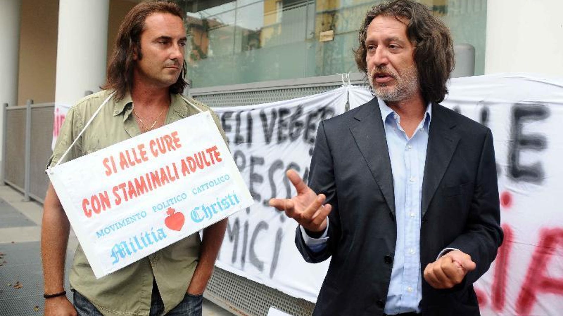 Davide Vannoni haciendo campaña para su proyecto