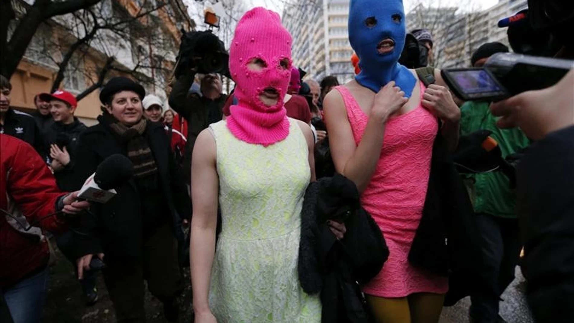 Atacan a las Pussy Riot con gas pimienta en Sochi