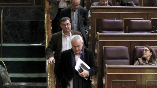 La oposici&oacute;n abandona el Hemiciclo en se&ntilde;al de protesta
