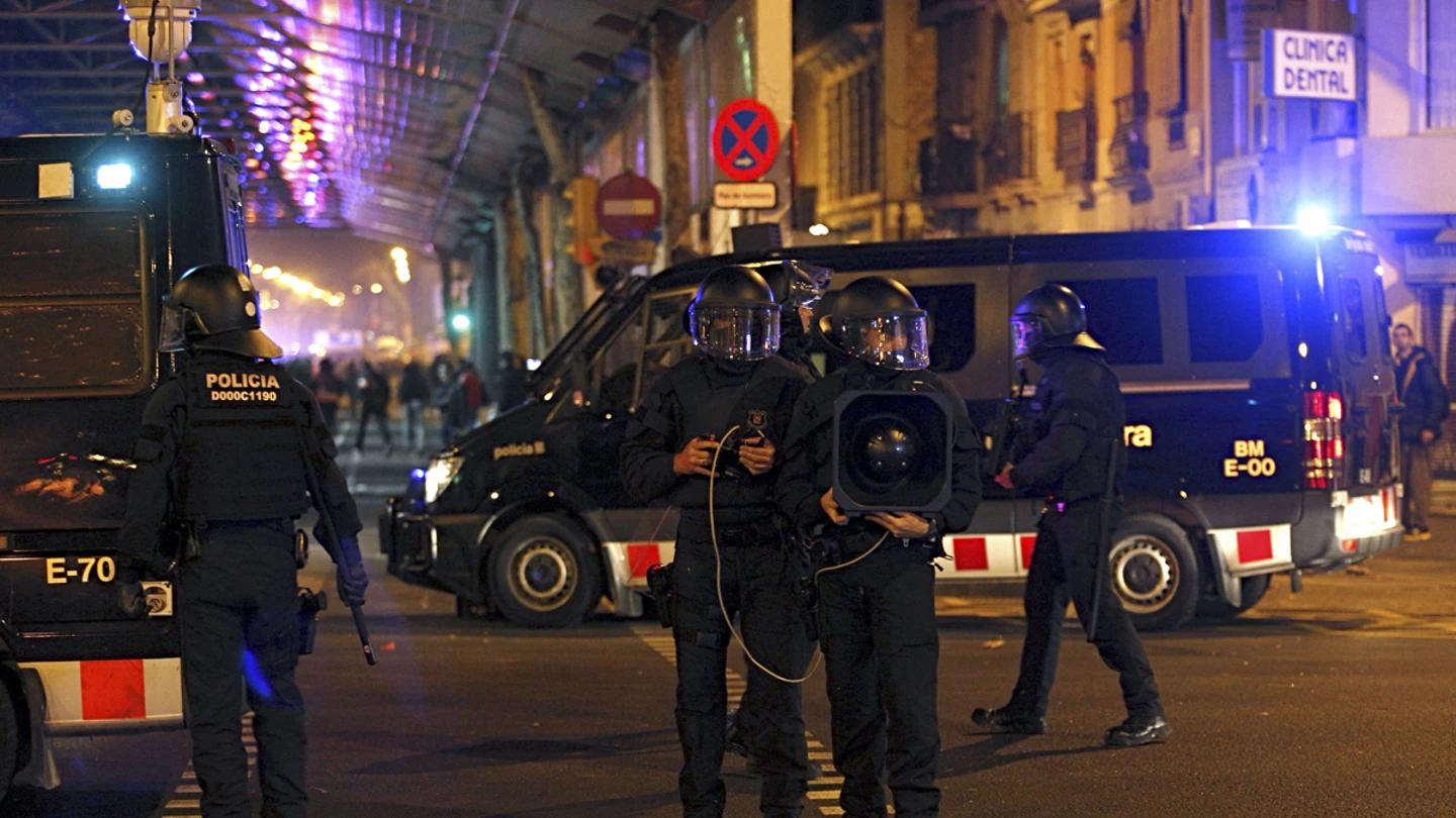 Detenidas dos personas en la manifestación contra el desalojo de 'La Carbonería' en Barcelona Detenidas dos personas en la manifestación contra el desalojo de 'La Carbonería' en Barcelona