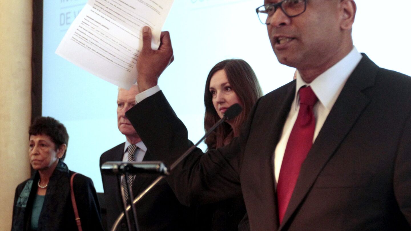 Los verificadores anuncian que ETA deja "fuera de uso" parte de su armamento
