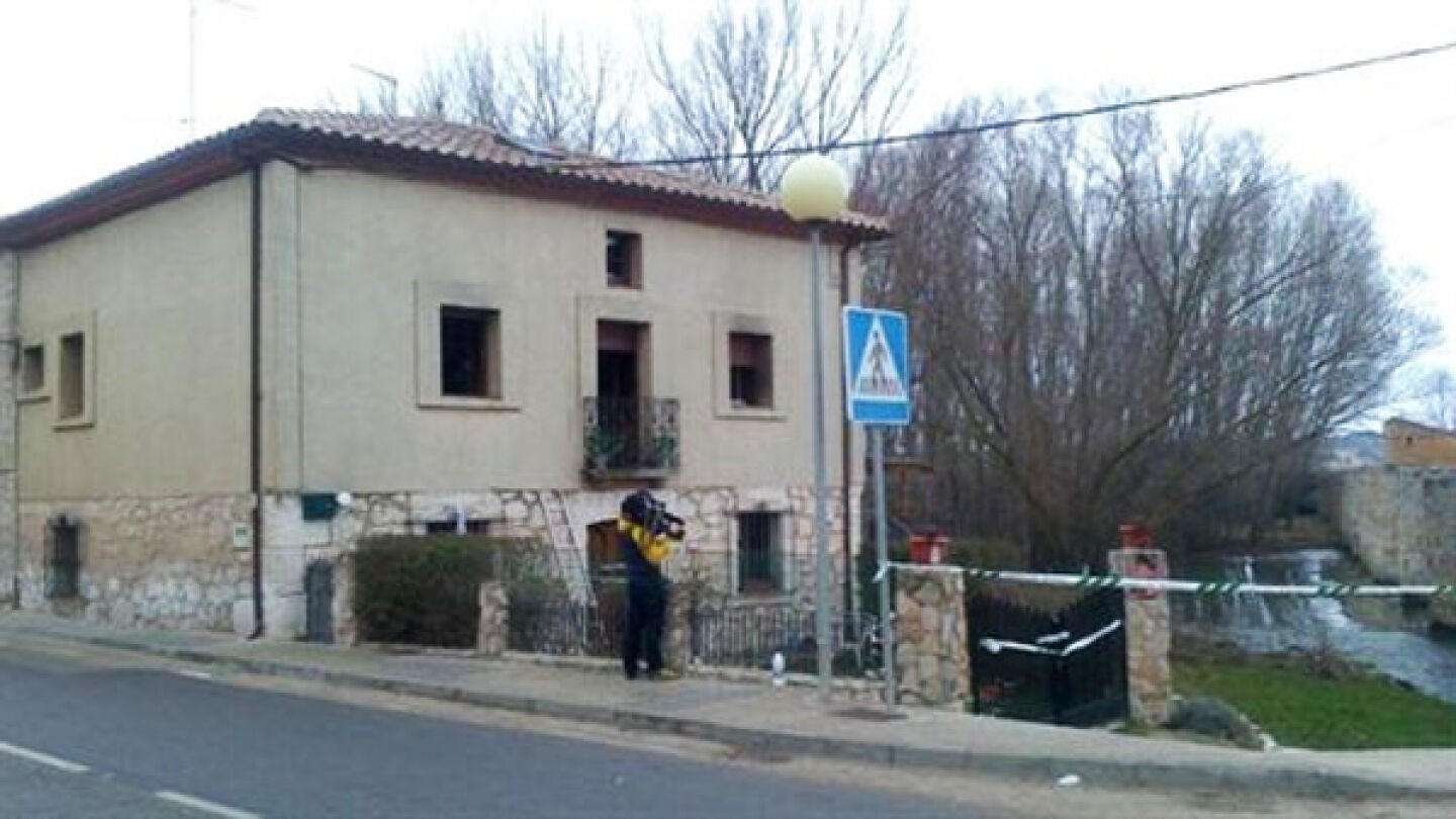 La casas rural de Tord&oacute;mar (Burgos) tras el incendio.