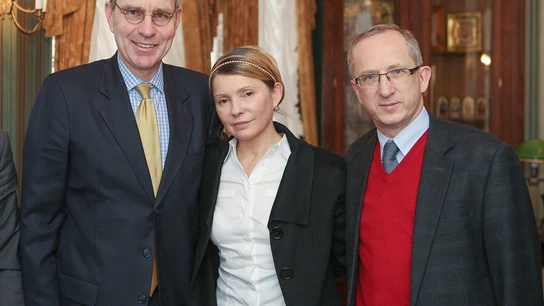 Tymoshenko junto al embajador de EEUU en Ucrania, Geoffrey R. Pyatt y el de la UE en Kiev, Jan Tombinski Tymoshenko junto al embajador de EEUU en Ucrania, Geoffrey R. Pyatt y el de la UE en Kiev, Jan Tombinski