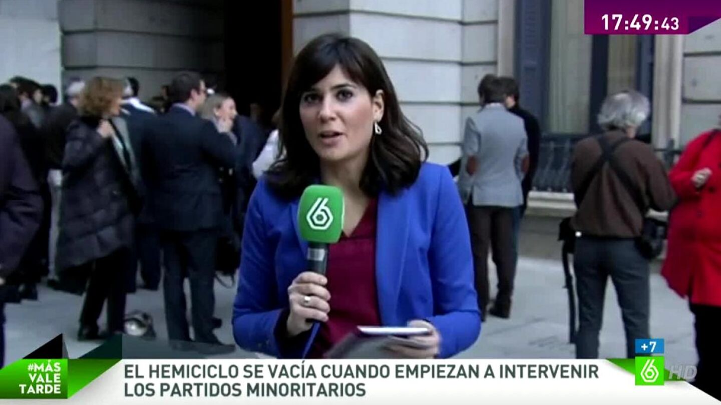 Mar&iacute;a LLapart desde el exterior del Congreso