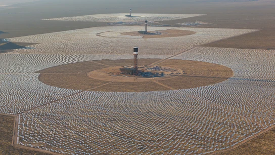 La mayor planta termosolar del mundo, desierto de Mojave, California La mayor planta termosolar del mundo, desierto de Mojave, California