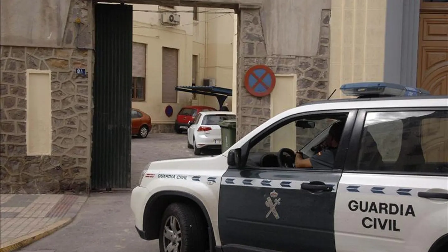 Un vehículo de la Guardia Civil Un vehículo de la Guardia Civil