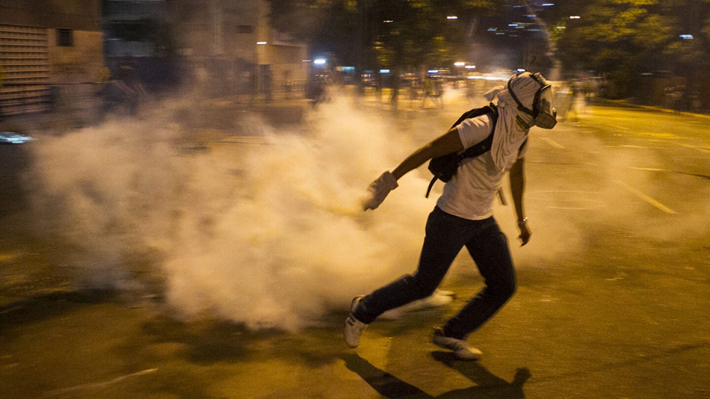 Opositores al Gobierno del presidente venezolano, Nicol&aacute;s Maduro, contin&uacute;an protestando en Caracas