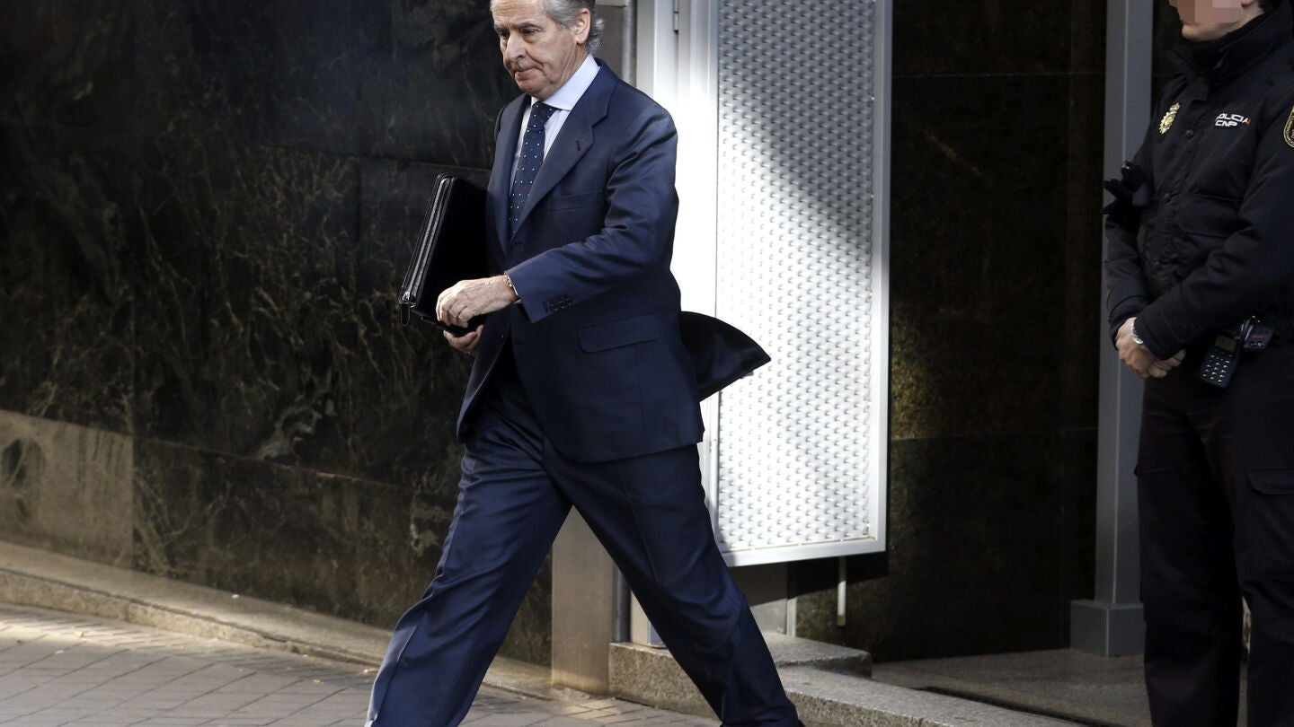 El expresidente de Caja Madrid Miguel Blesa a su salida de la Audiencia Nacional