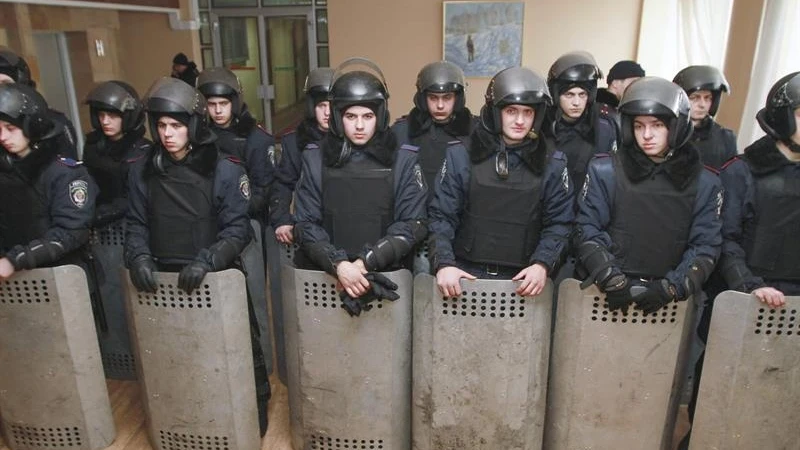 Prorusos en la sede del Gobierno de Ucrania. Prorusos en la sede del Gobierno de Ucrania.
