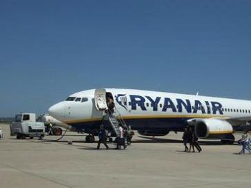 Avión de la compañía Ryanair Avión de la compañía Ryanair