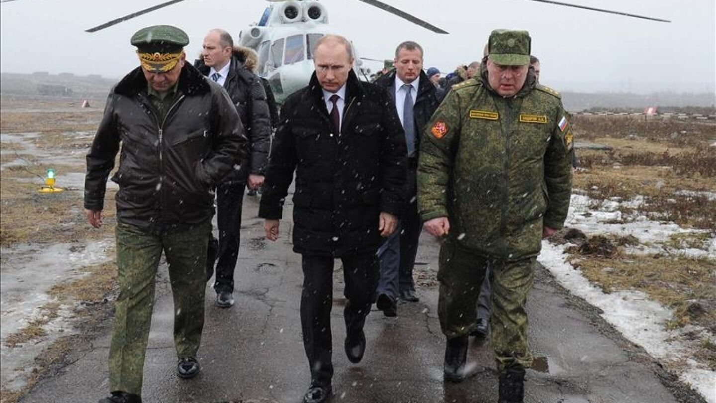 El presidente de Rusia, Vlad&iacute;mir Putin, y el ministro ruso de Defensa