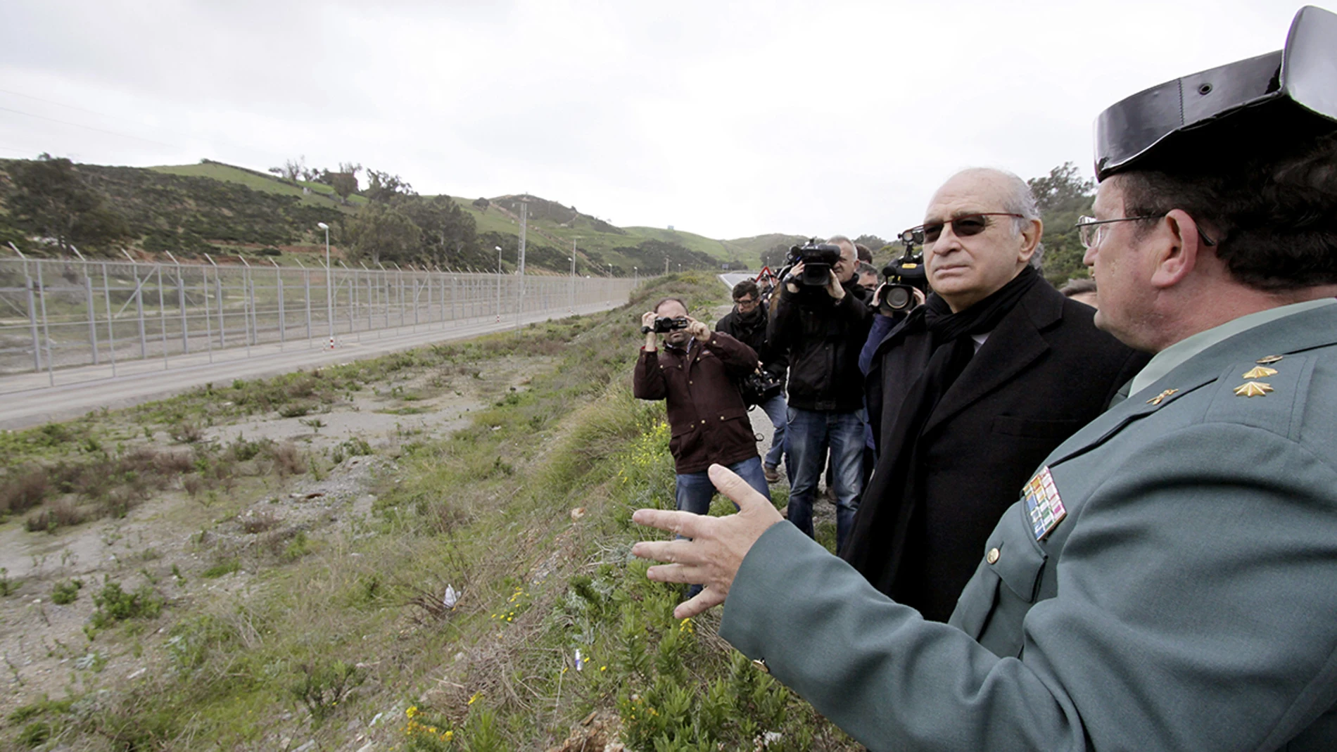 Fernández Díaz visita Ceuta un mes después de la muerte de 15 inmigrantes