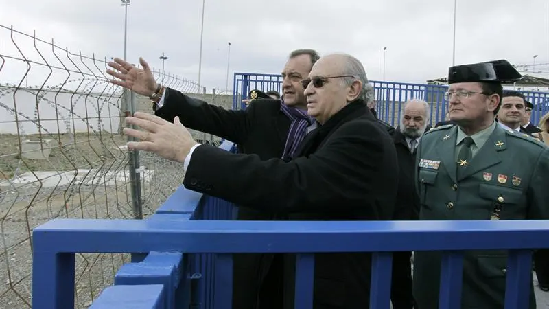 Fernandez Díaz considera inmorales a quienes han criticado a la Guardia Civíl en Ceuta.