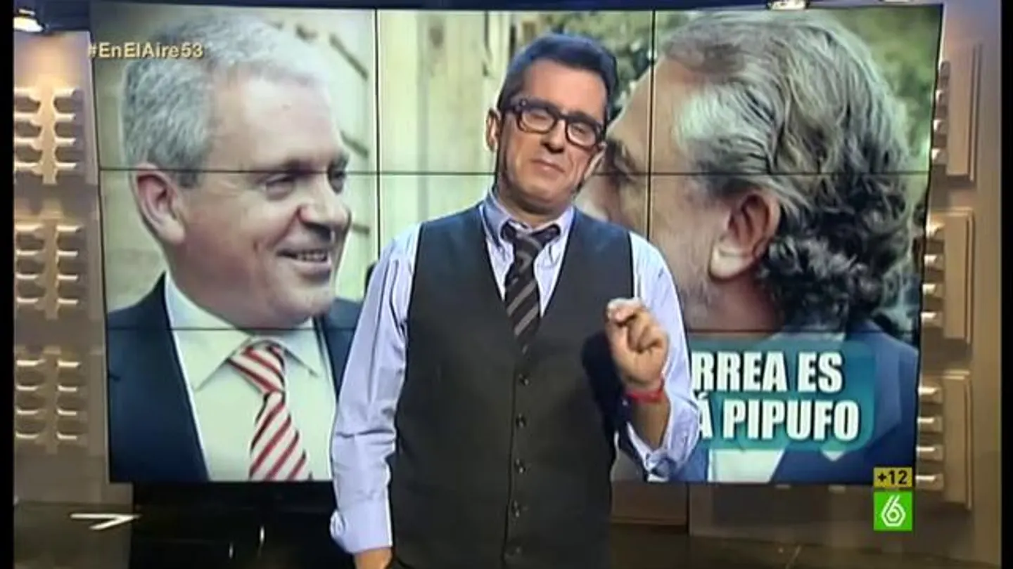 "Correa es papá pipufo" "Correa es papá pipufo"