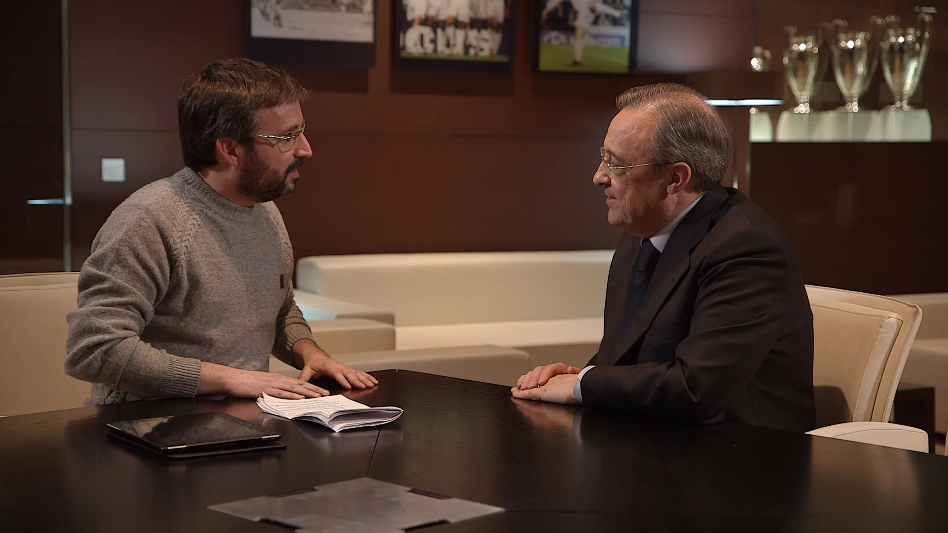 Florentino Pérez y Jordi Évole, cara a cara en el Bernabéu