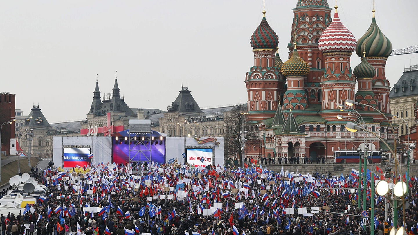 Concentraci&oacute;n multitudinaria en Mosc&uacute; a favor de una Crimea rusa