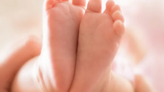 En la imagen, los pies de un recién nacido (Archivo)
