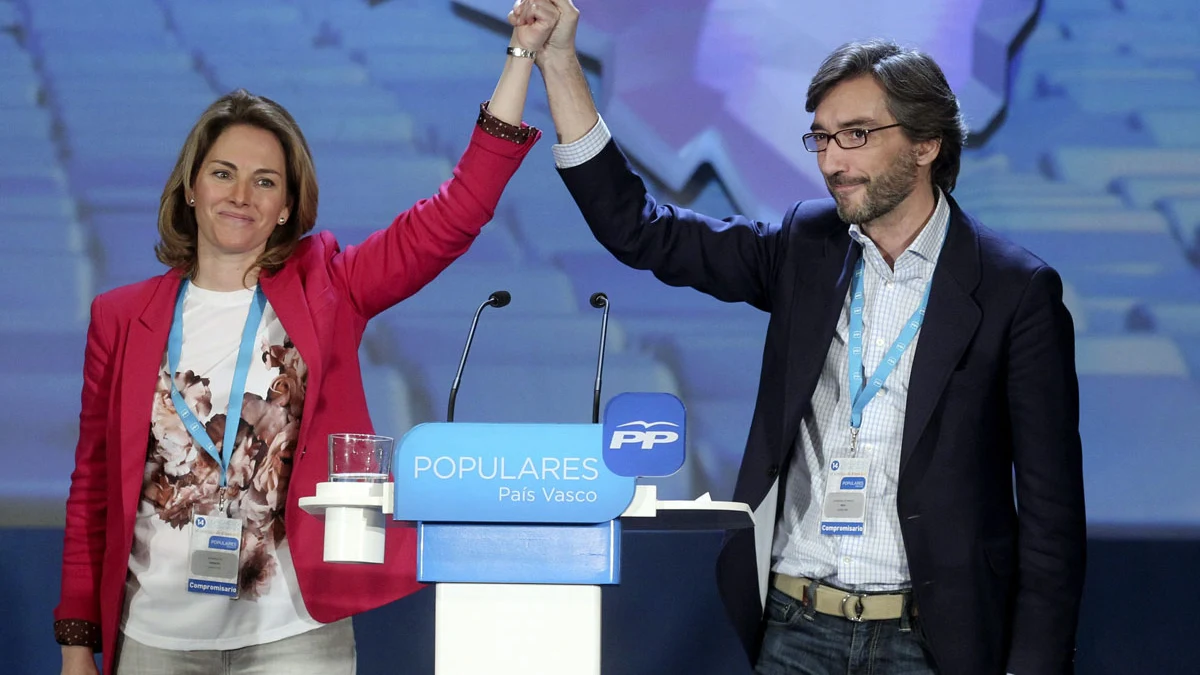 Arantza Quiroga junto a Iñaki Oyarzabal