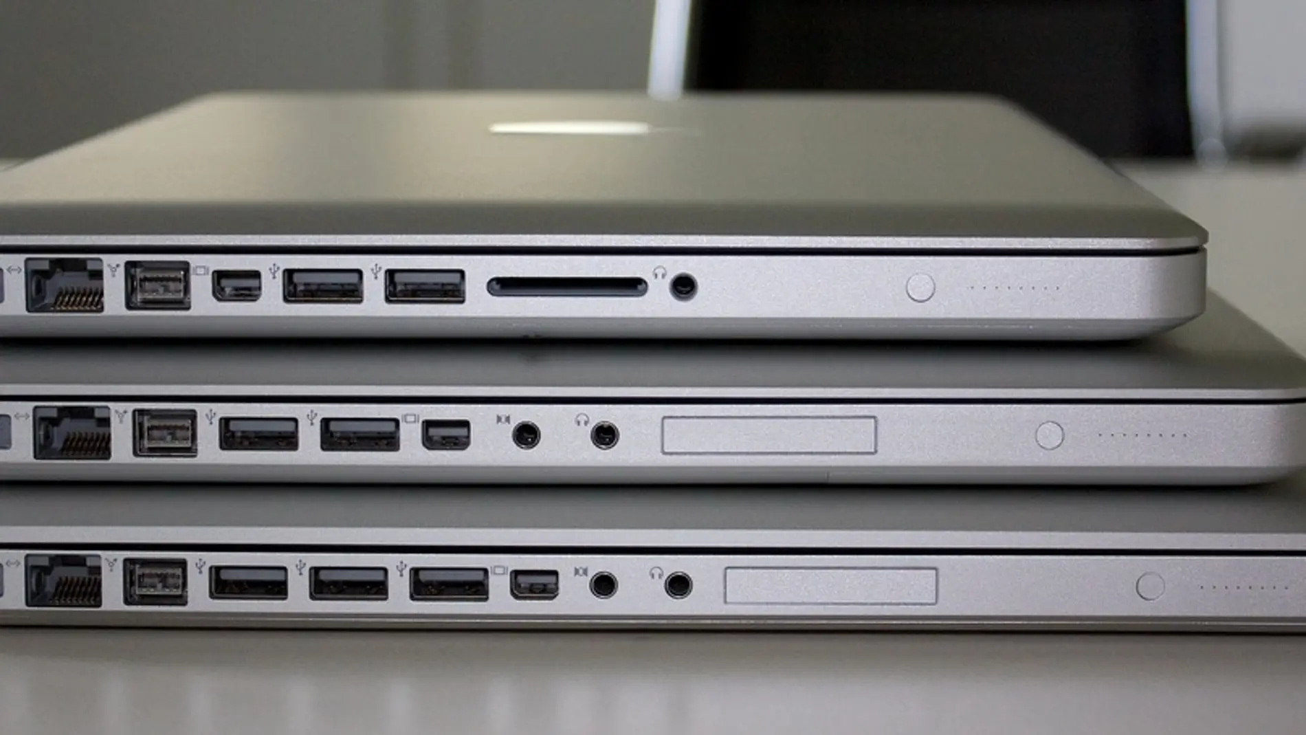 Tres Macbook Pro apilados
