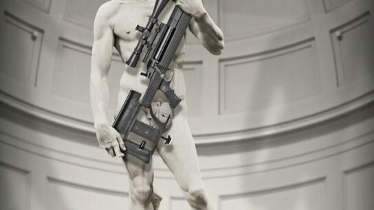 Fotomontaje con el David de Miguel &Aacute;ngel portando un rifle