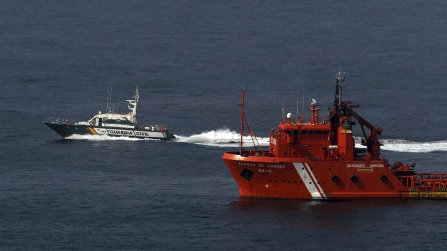 Continúan las labores de rescate del pesquero hundido en Asturias Continúan las labores de rescate del pesquero hundido en Asturias