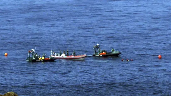 Los buzos de la Guardia Civil, tras encontrar el cuerpo sin vida de un tripulante Los buzos de la Guardia Civil, tras encontrar el cuerpo sin vida de un tripulante