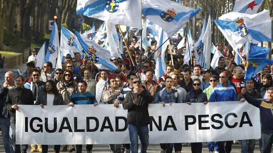 Pescadores asturianos y gallegos protestan en Oviedo por el reparto de cuotas Pescadores asturianos y gallegos protestan en Oviedo por el reparto de cuotas