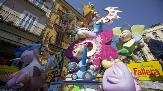 La "plantà" de las Fallas infantiles llena Valencia de fantasía y color La "plantà" de las Fallas infantiles llena Valencia de fantasía y color