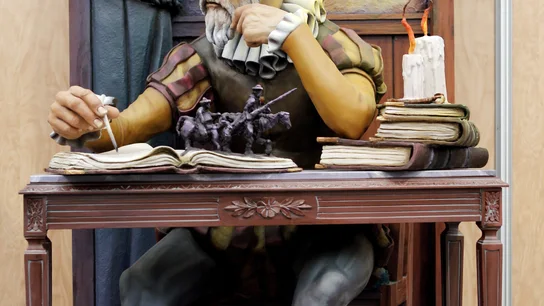 El ninot "Cervantes escribiendo el Quijote" no arderá gracias al indulto popular El ninot "Cervantes escribiendo el Quijote" no arderá gracias al indulto popular