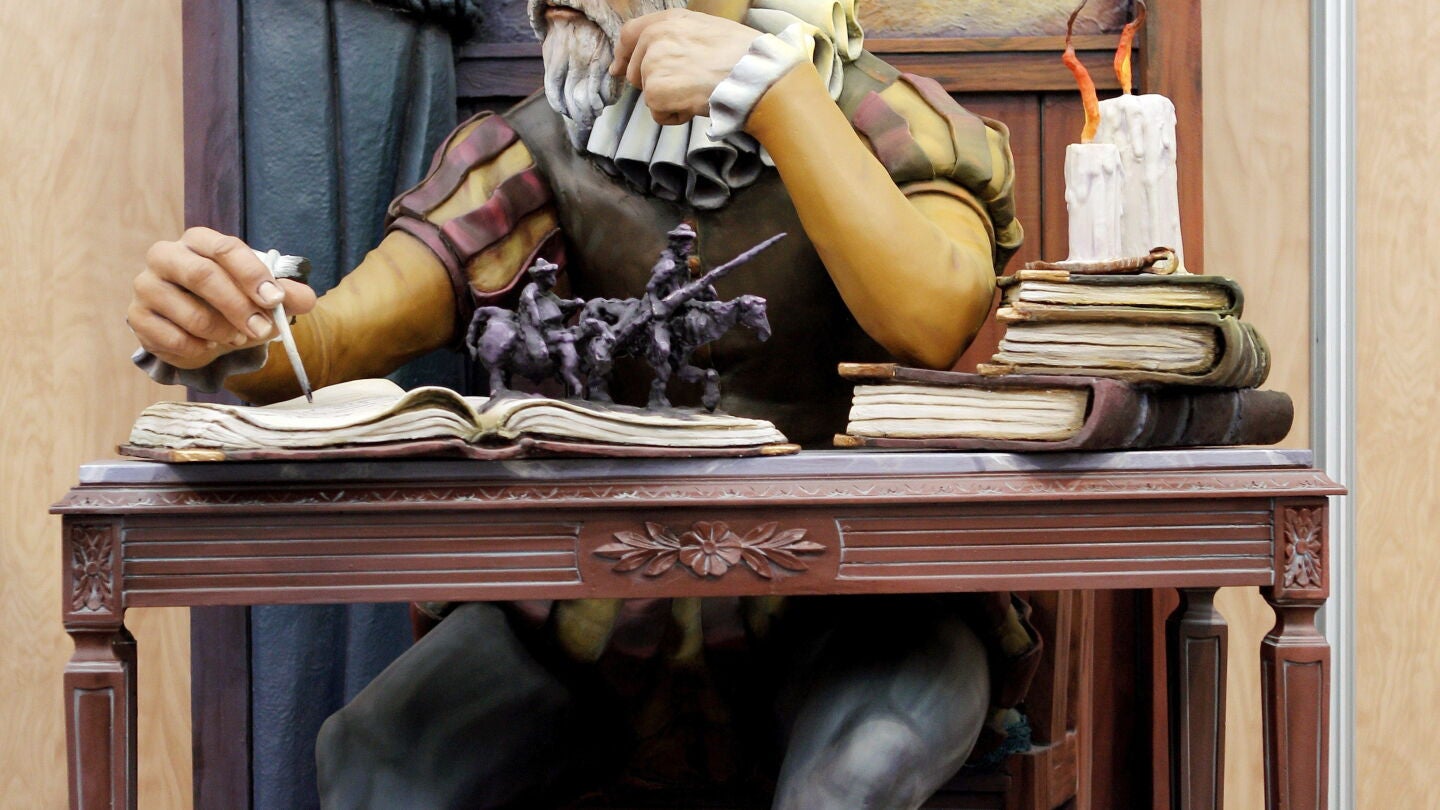 El ninot "Cervantes escribiendo el Quijote" no arder&aacute; gracias al indulto popular