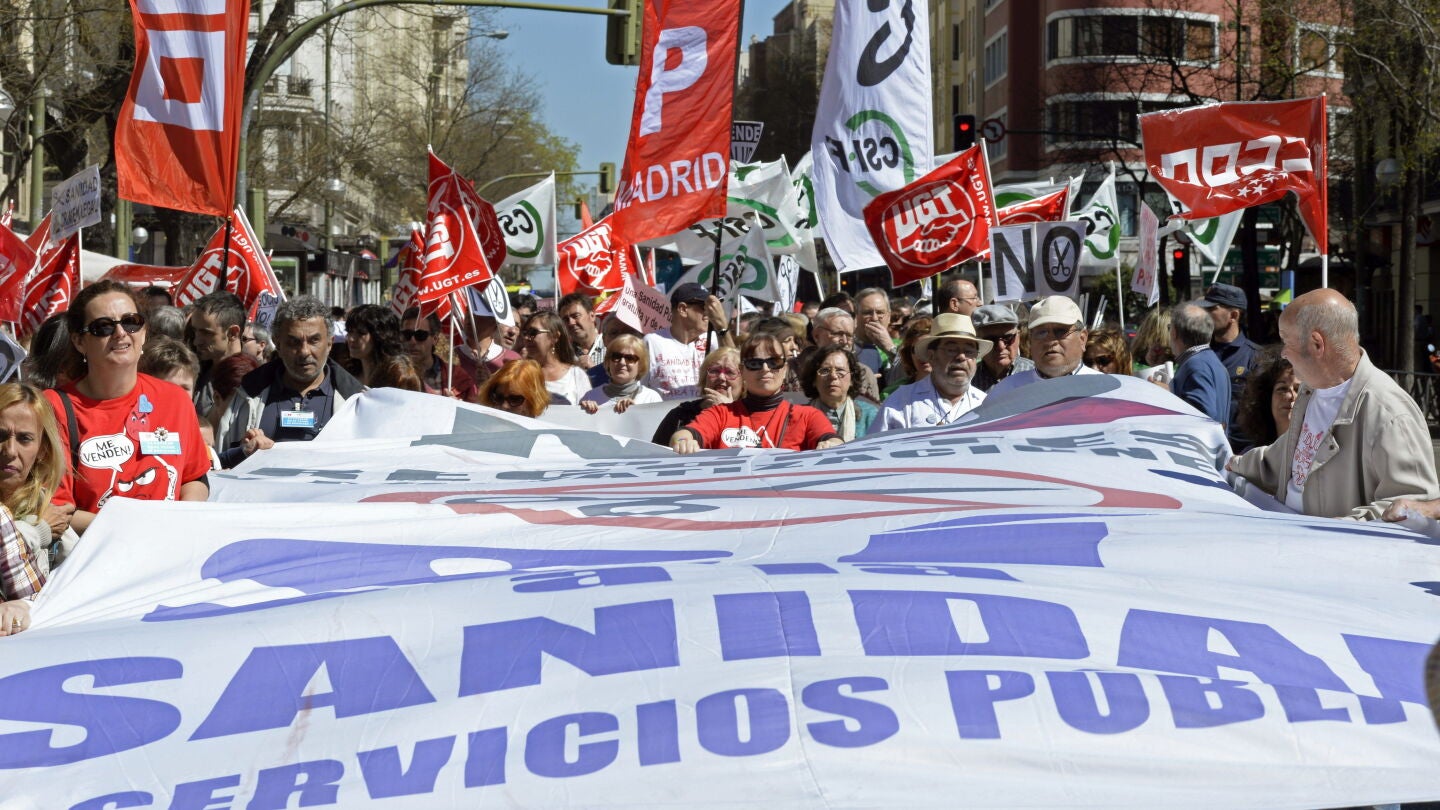 La marcha de la Marea Blanca, convocada por la Mesa en Defensa de la Sanidad P&uacute;blica en Madrid