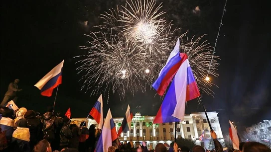 Mas de 20.000 personas festejan la victoria de la reunificación con Rusia Mas de 20.000 personas festejan la victoria de la reunificación con Rusia