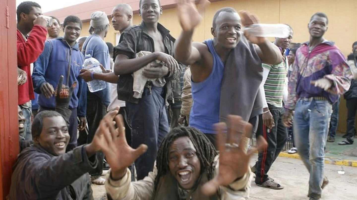 Cientos de inmigrantes han logrado entrar en Melilla Cientos de inmigrantes han logrado entrar en Melilla