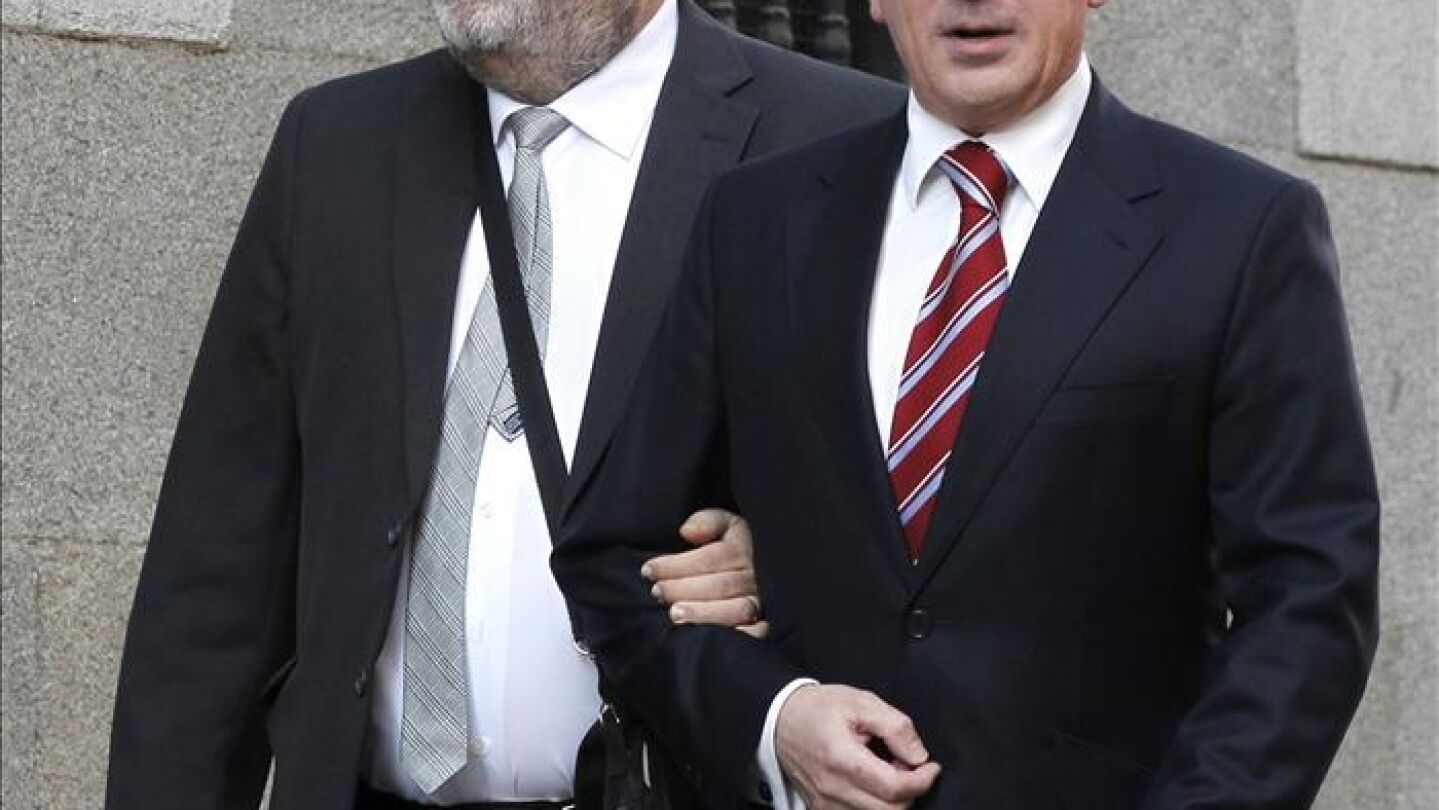 Pablo Crespo, acompa&ntilde;ado de su abogado, Miguel Dur&aacute;n