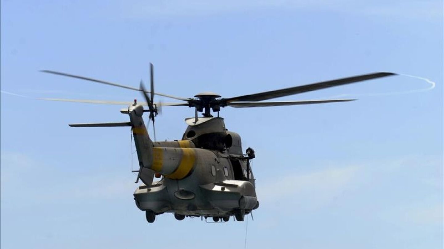 Un helic&oacute;ptero del Servicio A&eacute;reo de Rescate (SAR) de Canarias