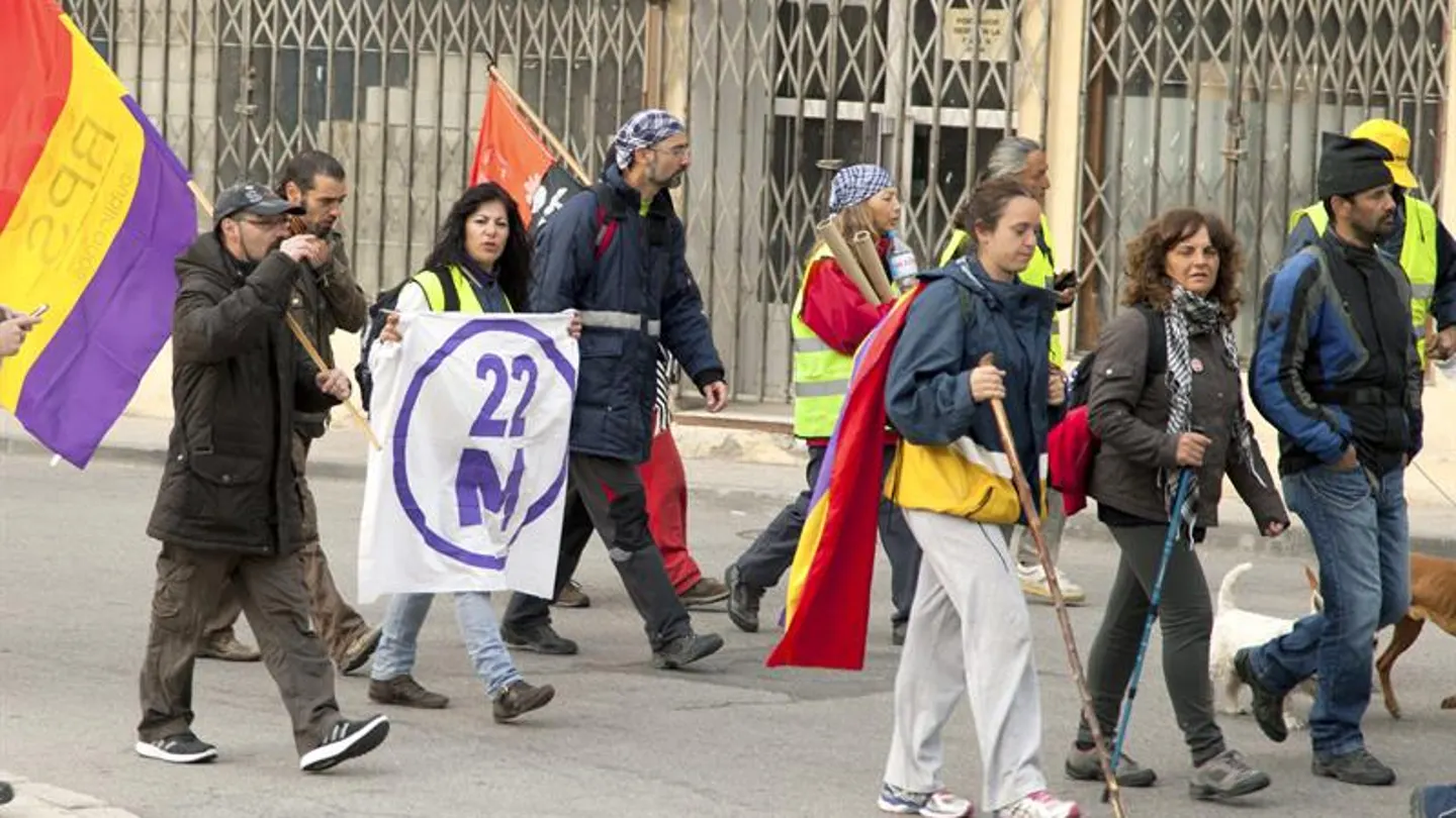 Integrantes de una columna de la 'Macha por la Dignidad' Integrantes de una columna de la 'Macha por la Dignidad'