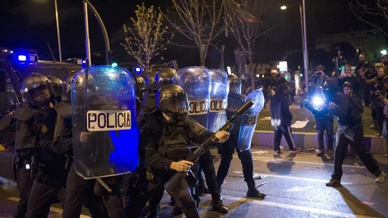 Varios policías antidisturbios en las inmediaciones de la Plaza de Colón Varios policías antidisturbios en las inmediaciones de la Plaza de Colón