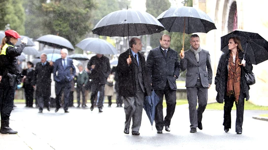 Iñigo Urkullu, acompañado de Ibon Areso, Andoni Ortuzar e Itxaso Atutxa, a su salida del cementerio Iñigo Urkullu, acompañado de Ibon Areso, Andoni Ortuzar e Itxaso Atutxa, a su salida del cementerio