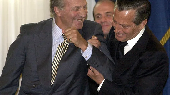 Suárez bromea con el Rey Suárez bromea con el Rey
