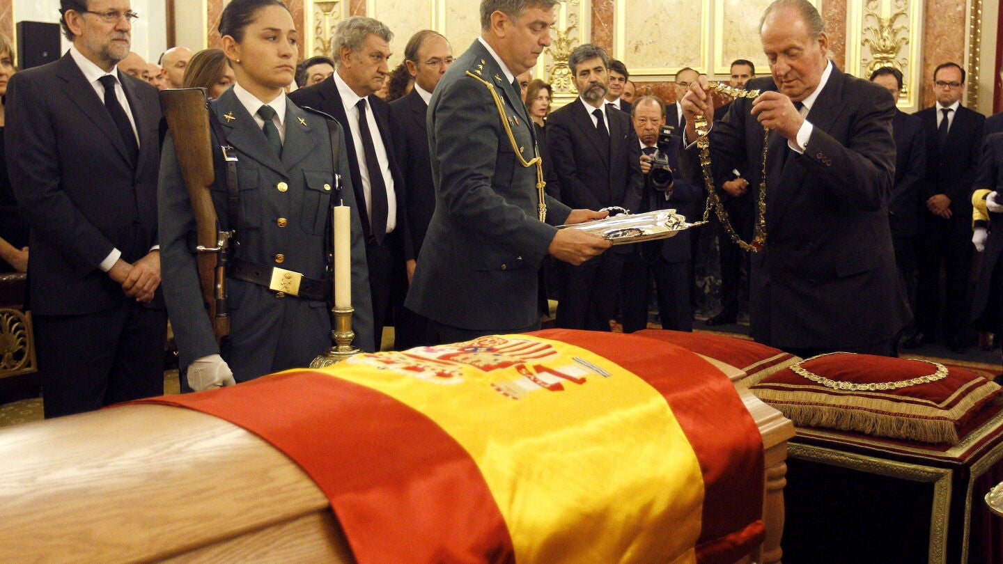 El Rey Juan Carlos rinde homenaje al expresidnete del Gobierno Adolfo Su&aacute;rez