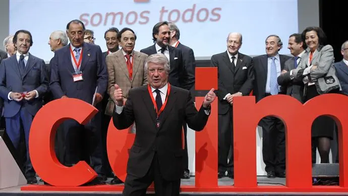 Arturo Fernández celebra su victoria