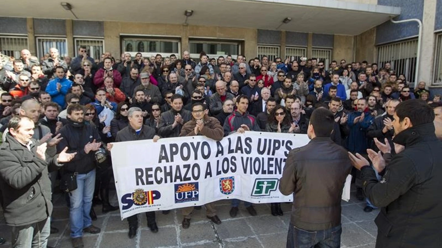 200 policías nacionales se han concentrado en Zaragoza 200 policías nacionales se han concentrado en Zaragoza