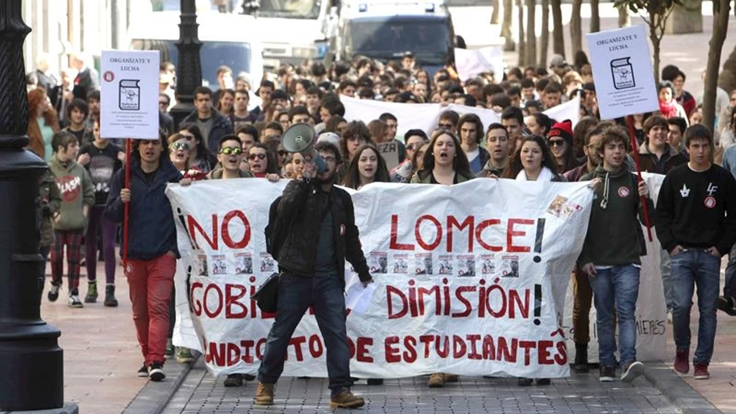 Manifestación por el centro de Oviedo convocada por el Sindicato de Estudiantes Manifestación por el centro de Oviedo convocada por el Sindicato de Estudiantes