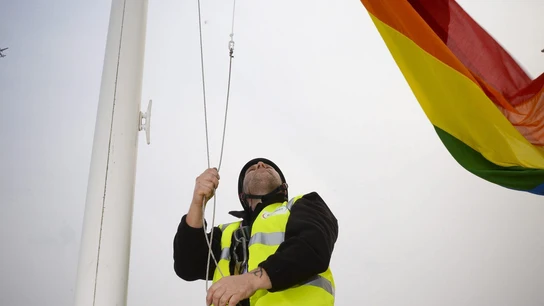Izan la bandera gay Izan la bandera gay