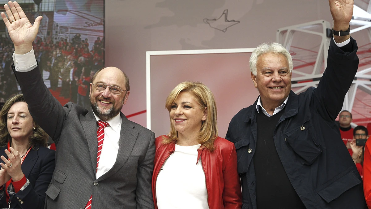 Elena Valenciano, junto al actual presidente del Parlamento Europeo, Martin Schultz, y el expresidente del Gobierno Felipe González