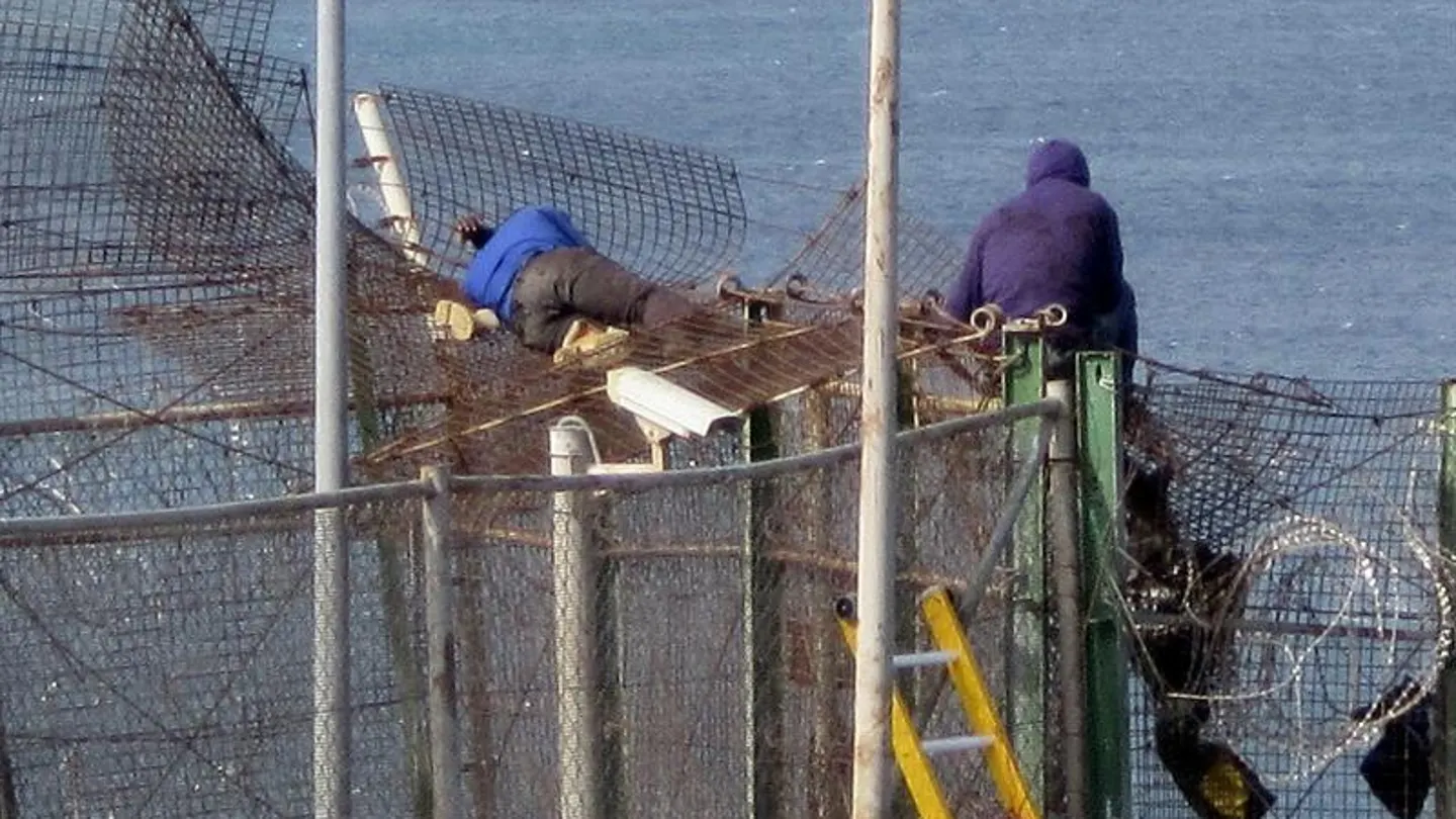 Inmigrantes en la valla de Melilla Inmigrantes en la valla de Melilla