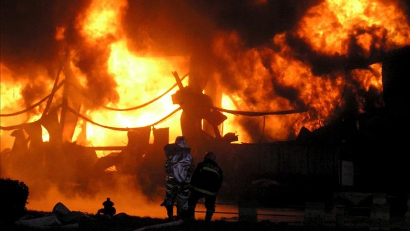 Incendio en una fábrica de productos de embalaje en China Incendio en una fábrica de productos de embalaje en China