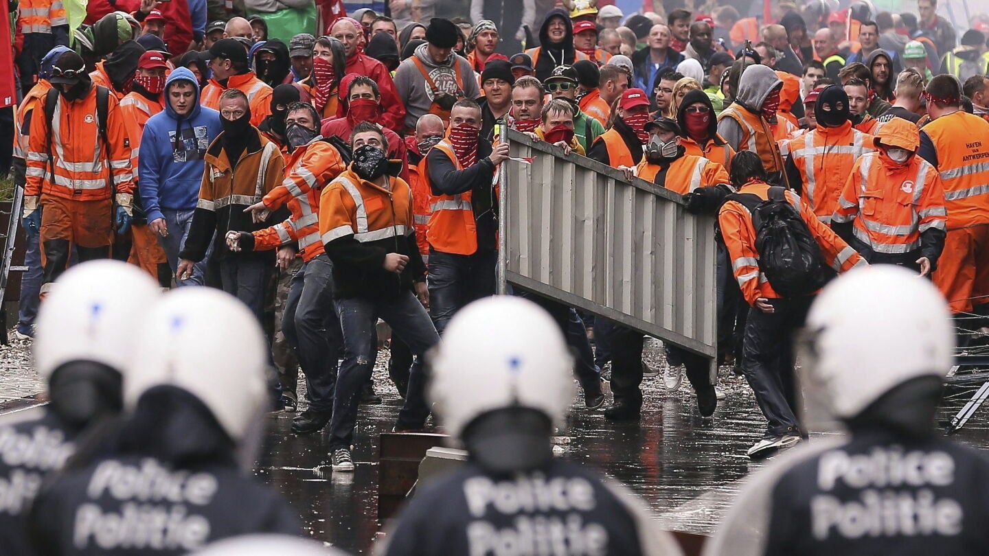 9 heridos y 20 detenidos en las protestas contra la austeridad de la Uni&oacute;n Europea
